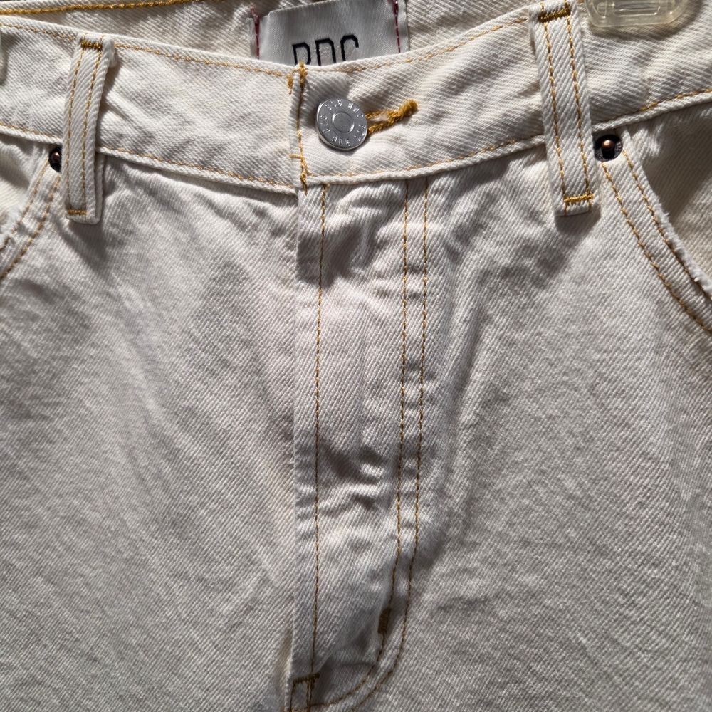 BDG Cowboy Jean 34 29-Inseam Distressed Cream Denim Raw Hem Straight Y2K Western - Picture 8 of 15